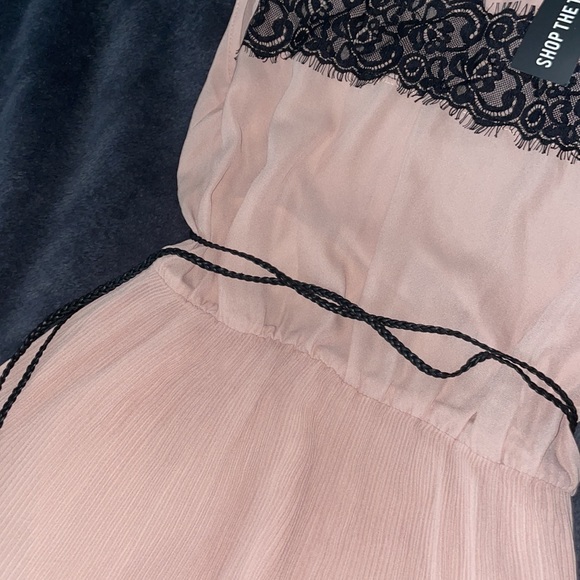Large Blush pink chiffon dress with black accents - Picture 5 of 5